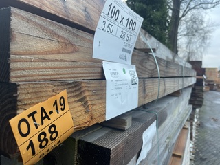 Ca. 28x Douglas balken fijnbezaagd, 100x100mm, lengte 350cm